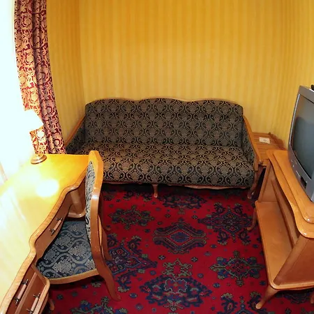 Apartahotel Dedek Park - Historyczny Dworek W Pieknym Parku Skaryszewskim Obok Stadionu Narodowego